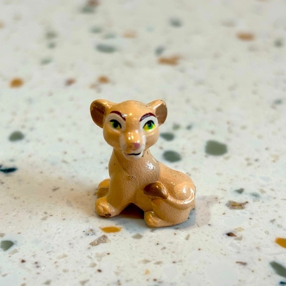 Vintage 90s Disney The Lion King SIMBA Polly Pocket Style Tiny Toy - Picture 1 of 3